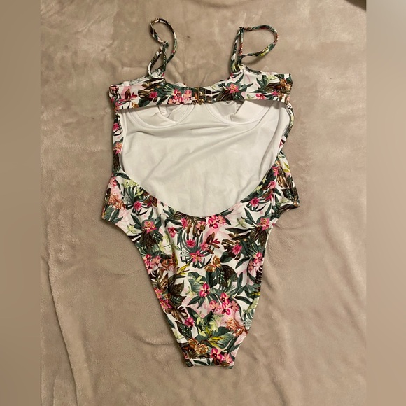 Victoria’s Secret Floral One Piece Swimsuit Open Back Underwire size Med- NWT. - Picture 2 of 5